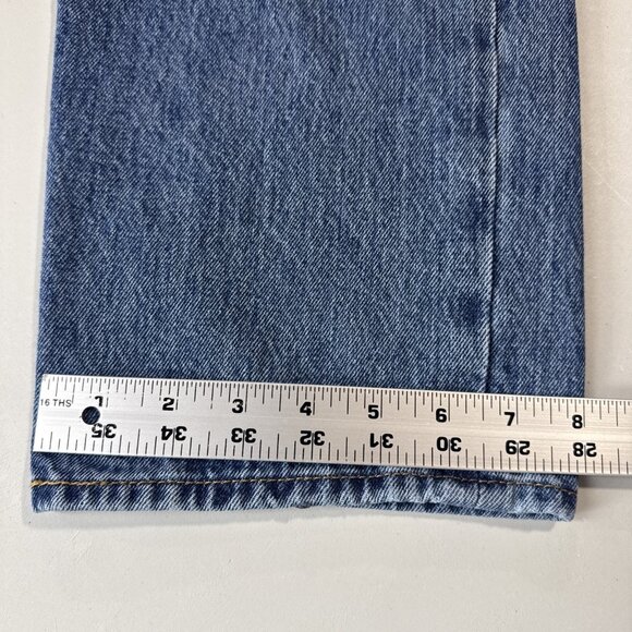 Levis 501 Jeans Mens 32x30 Blue Original Fit Straight Mid Rise Medium Wash Denim - Picture 10 of 11